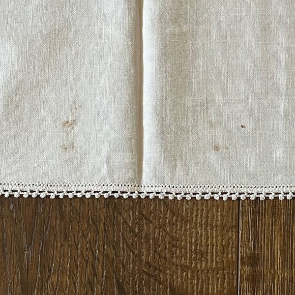 Vintage Set of 2 Hand-Embroidered Dresser Scarves Crochet Edge Pink Flowers - Picture 6 of 7